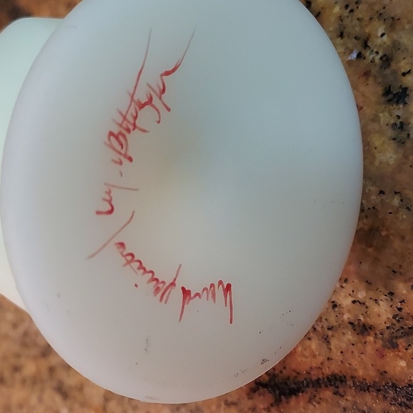 Fenton Bud Vase handpainted and signed. - Picture 4 of 6